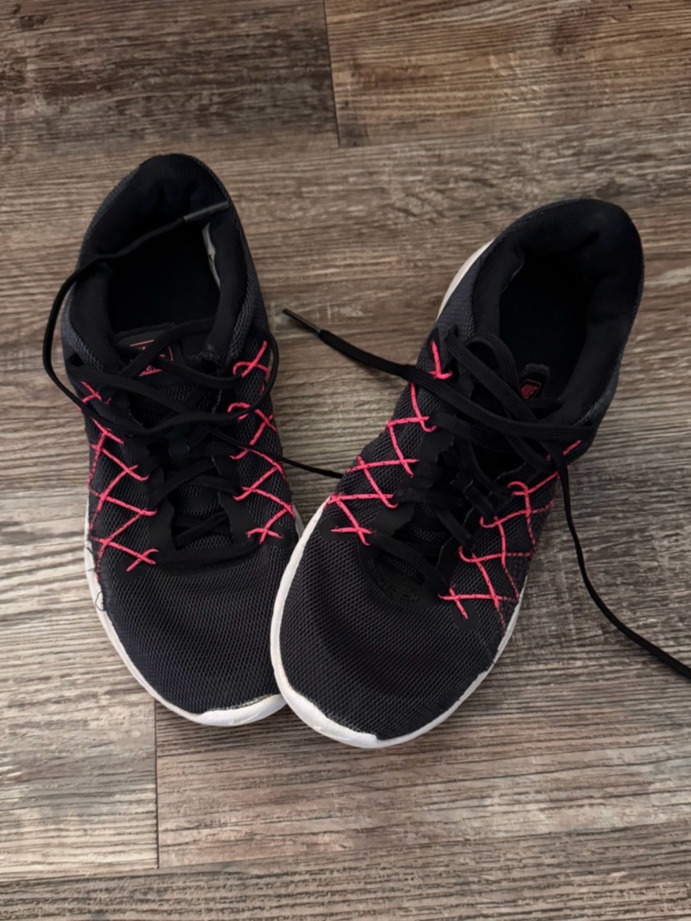 Nike Flex Black Athletic Sneakers with Pink Accent Lacing Size 7.5